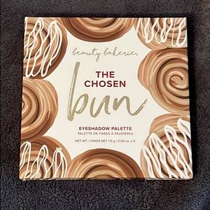 Beauty Bakerie The Chosen Bun Eyeshadow Palette NWT